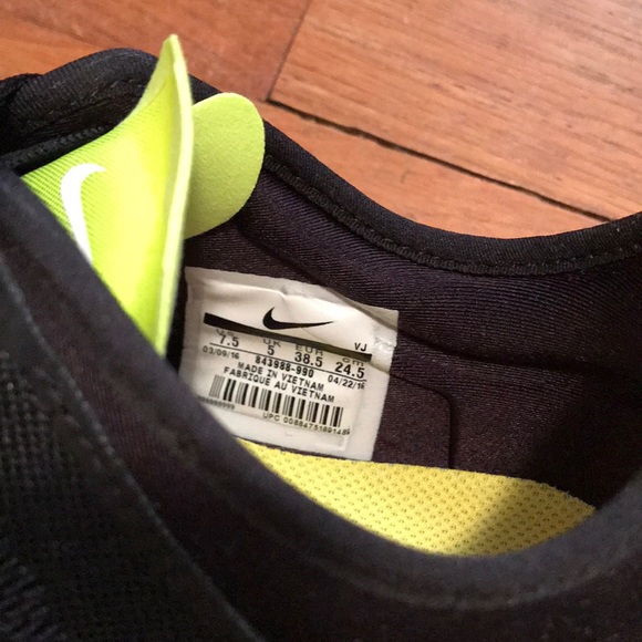 ❌SOLD❌ Women’s Nike Free TR 6 OC Sneakers - Picture 4 of 6